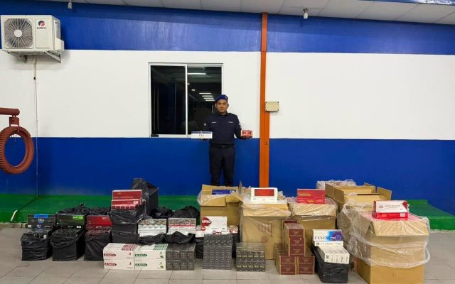 Stor rokok seludup diserbu, rampasan lebih RM229,000