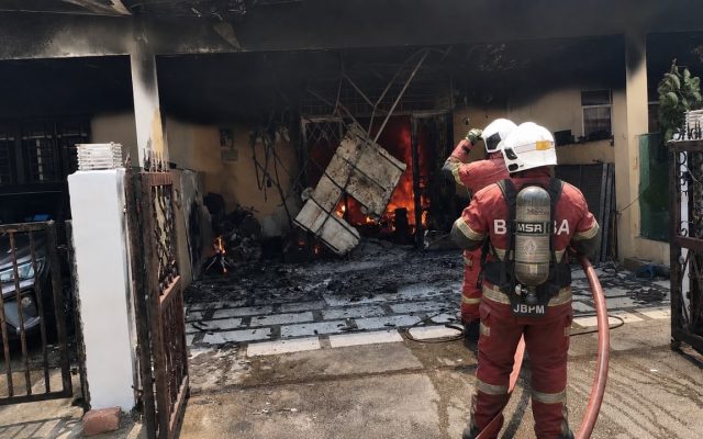 Empat rumah teres terbakar di Taman D Sri Gayang