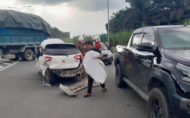 Myvi bertembung Proton Saga di Kinabatangan, dua pemandu selamat