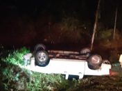 Hilux terbabas sebelum terbalik di bahu Jalan Tenom, Kemabong