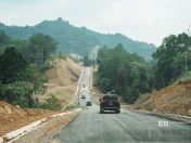 Ewon tinjau projek naik taraf Jalan Tengkurus-Lahanas, kini 81.4 peratus siap