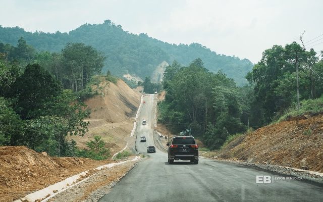 Ewon tinjau projek naik taraf Jalan Tengkurus-Lahanas, kini 81.4 peratus siap