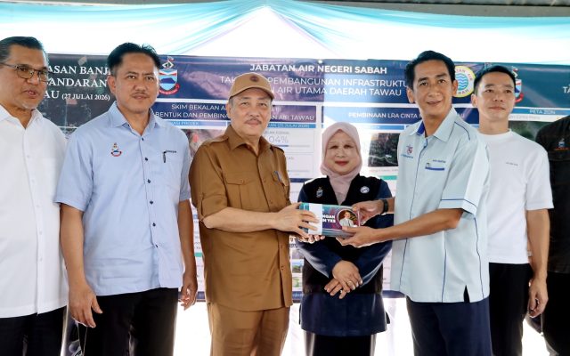 Ketua Menteri serah bantuan YKS RM30,600 kepada 102 KIR mangsa banjir Tawau