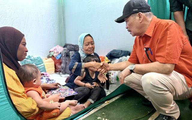 Ketua Menteri serah bantuan RM3,000 kepada KIR mangsa kebakaran Numbak