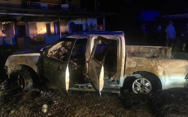 Isuzu D-Max terbakar 100 peratus di bawah kolong rumah