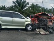 Elak buah sawit bertaburan atas jalan, tiga kenderaan bertembung