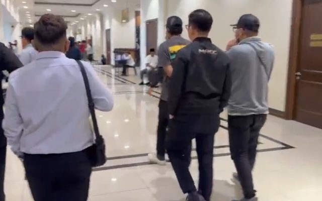 Empat pemilik syarikat, seorang penjawat awam didakwa 22 pertuduhan kes rasuah projek PPRT