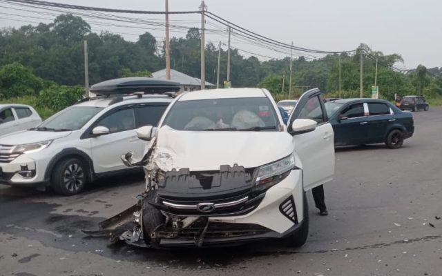 Perodua Aruz, Toyota bertembung di Sipitang, seorang lelaki cedera