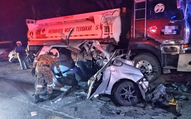 Empat sahabat maut, Viva dinaiki terbabas rempuh lori