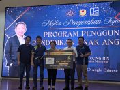 30 murid B40 terima tajaan akaun pembelajaran digital VSchool