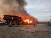 Gudang kayu Hap Seng musnah terbakar di Tawau