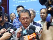 Dakwaan projek jalan luar bandar Sabah, Sarawak dibatalkan tidak berasas, kata Mustapha