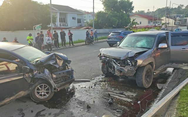 Lima parah, bayi cedera ringan dalam kemalangan Hilux, Axia di Jalan Bundusan