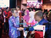 Bekerjalah dengan hati, mudahkan urusan rakyat, pesan Mohd Razali kepada penjawat awam