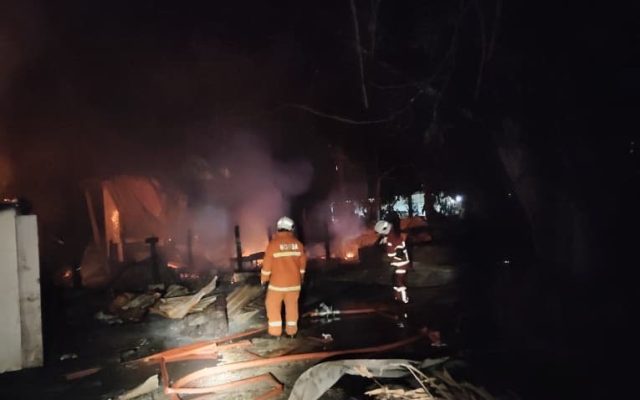 Dua rumah terbakar dalam kejadian kebakaran di Bongawan