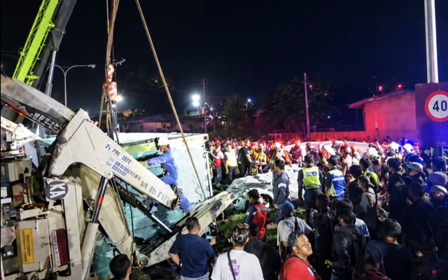 Dua maut selepas kereta dihempap kontena di Sepanggar