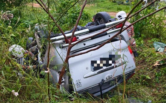 Lelaki parah, dua cedera kereta terbalik di Penampang