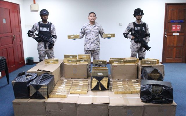 Tekong terjun laut, tinggal 200,000 batang rokok seludup