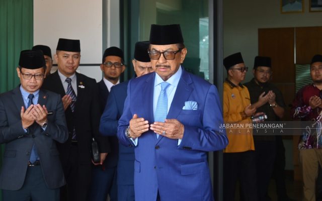 Tun Musa berangkat ke Kuala Lumpur hadiri mesyuarat majlis raja-raja